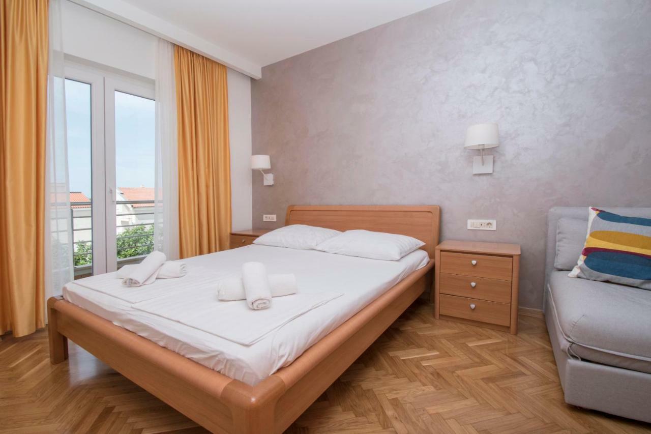 Apartments Antonio Tucepi Bagian luar foto